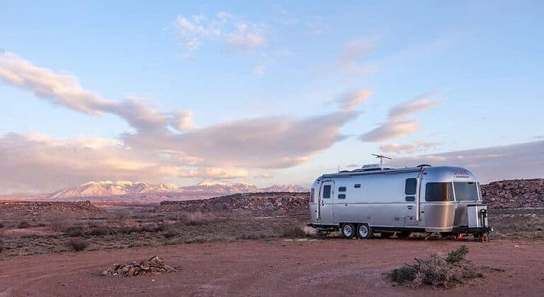 Travel trailer leveling guide featured photograph